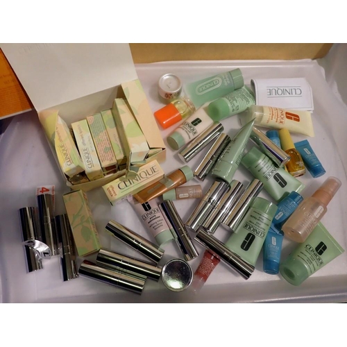 1094 - Tray of mixed mainly unused Clinique cosmetics. UK P&P Group 2 (£20+VAT for the first lot and £4+VAT... 