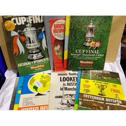 1118 - Forty five 1970s Manchester United programmes. P&P Group 2 (£18+VAT for the first lot and £3+VAT for... 