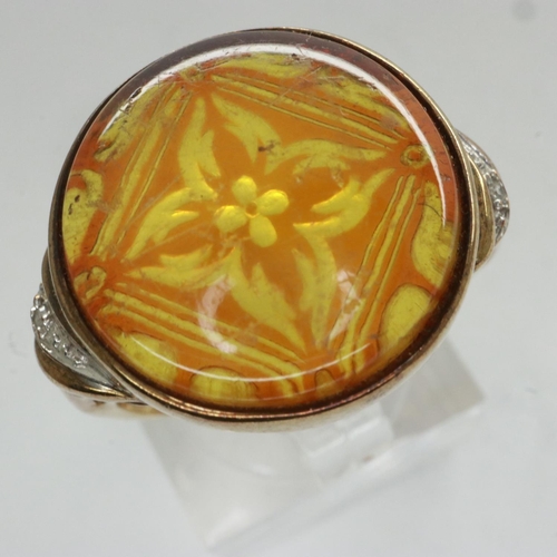 50 - 9ct gold ring set with carved amber and diamond shoulders, size Q, 4.2g. UK P&P Group 0 (£6+VAT for ... 