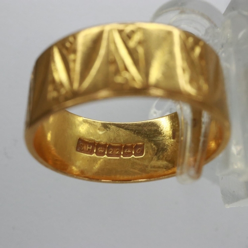 3 - 22ct gold band ring, size H/I, 5.2g. UK P&P Group 0 (£6+VAT for the first lot and £1+VAT for subsequ... 