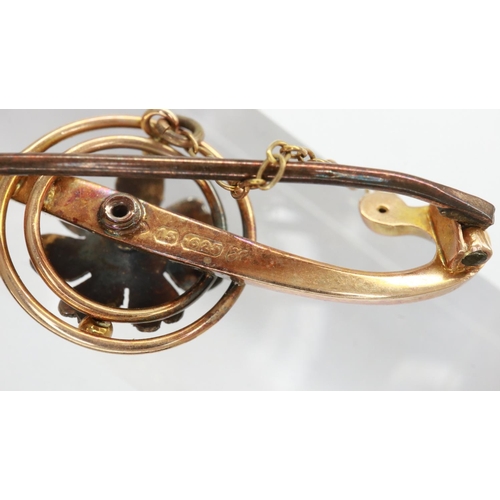 30 - 15ct gold brooch set with a single ruby and safety chain, L: 40 mm, 3.0g. UK P&P Group 0 (£6+VAT for... 