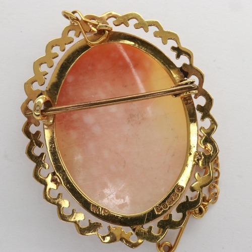 7 - 9ct gold mounted shell cameo brooch with safety chain, H: 35 mm, 5.2g. UK P&P Group 0 (£6+VAT for th... 