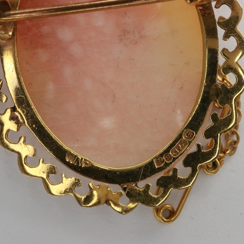 7 - 9ct gold mounted shell cameo brooch with safety chain, H: 35 mm, 5.2g. UK P&P Group 0 (£6+VAT for th... 