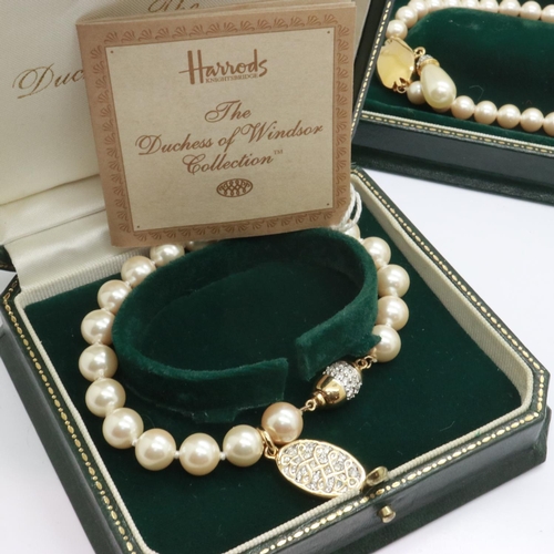 80 - Harrods Duchess of Windsor Collection pearl jewellery, to include earrings, a bracelet and a necklac... 