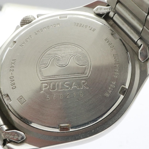 98 - PULSAR: gents wristwatch with date aperture on a stainless steel bracelet, model VX42.OABO, working ... 