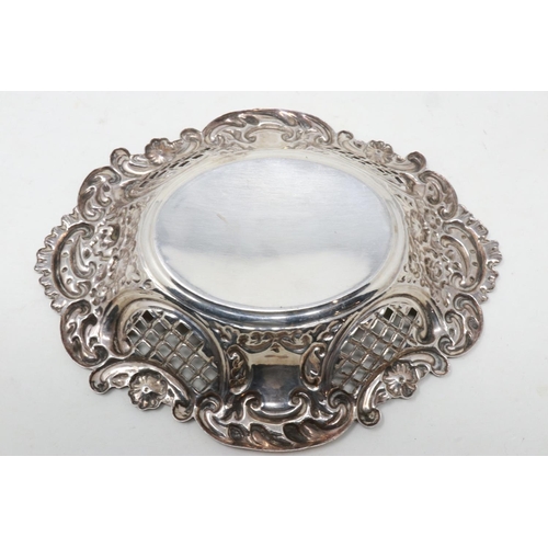 114 - Hallmarked silver pierced dish, London assay, L: 16 cm, 85g. UK P&P Group 1 (£16+VAT for the first l... 