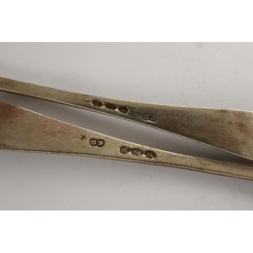 121 - Six hallmarked silver teaspoons and a pair of sugar tongs, London assay, 85g, leather cased. UK P&P ... 