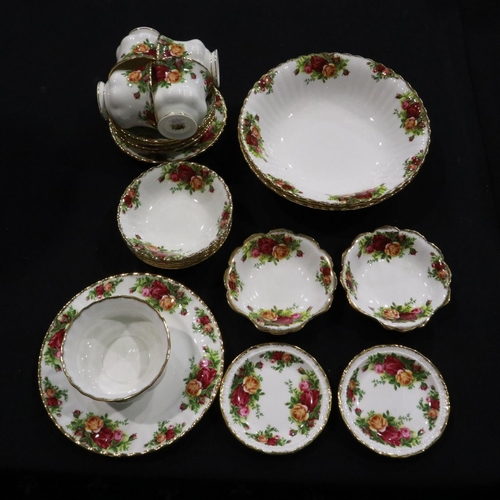 205 - Quantity of Royal Albert ceramics in the Old Country Roses pattern (22). Not available for in-house ... 