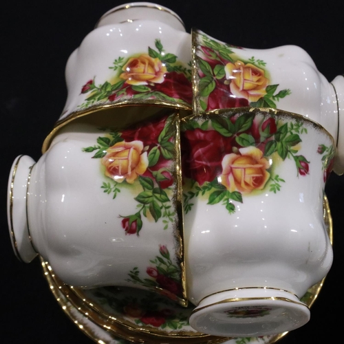 205 - Quantity of Royal Albert ceramics in the Old Country Roses pattern (22). Not available for in-house ... 