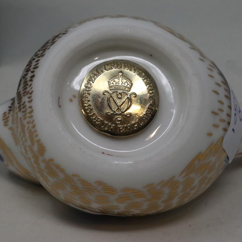 259 - Royal Crown Derby goldcrest paperweight with gold stopper, L: 90 mm, boxed. UK P&P Group 1 (£16+VAT ... 