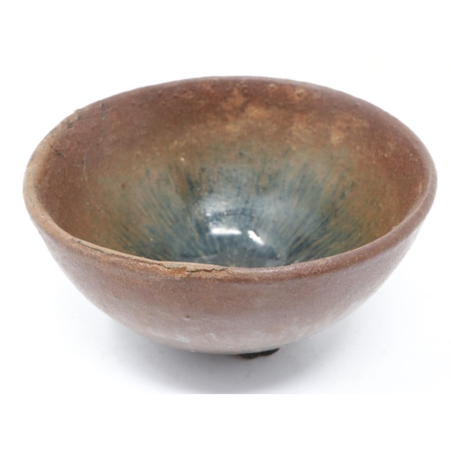 184 - Southern Song Dynasty glazed hare fur footed bowl, crack to body, D: 90 mm. UK P&P Group 1 (£16+VAT ... 