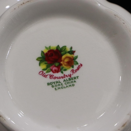 205 - Quantity of Royal Albert ceramics in the Old Country Roses pattern (22). Not available for in-house ... 