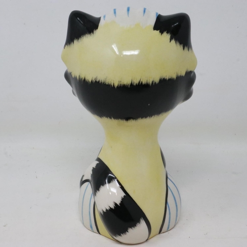 258 - Lorna Bailey cat and mouse, no cracks or chips, H: 14 cm. UK P&P Group 1 (£16+VAT for the first lot ... 