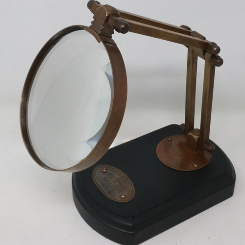 275 - Brass magnifying glass on wooden base. UK P&P Group 2 (£20+VAT for the first lot and £4+VAT for subs... 