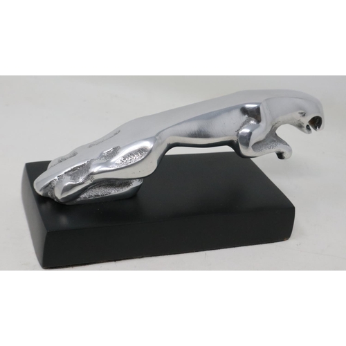 279 - Polished aluminium Jaguar car mascot on base, L: 15 cm. UK P&P Group 1 (£16+VAT for the first lot an... 