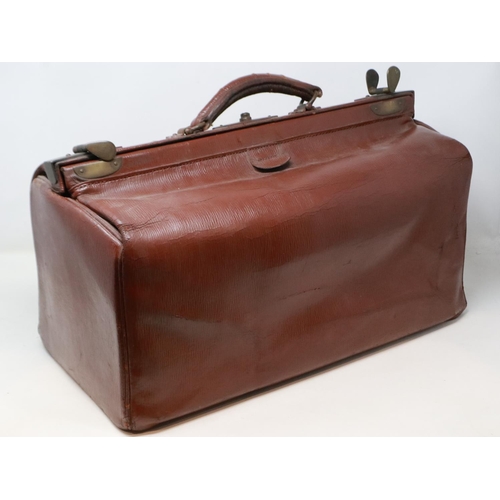 309 - Victorian leather Gladstone bag. Not available for in-house P&P