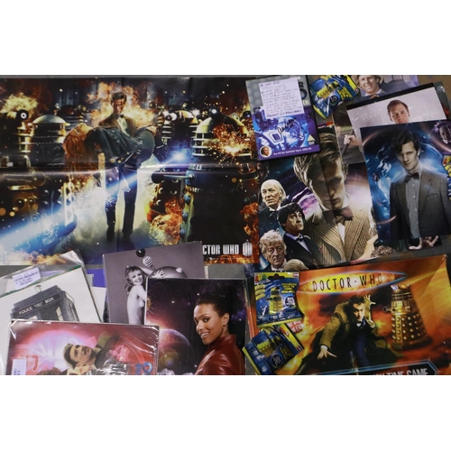 359 - Mixed Dr Who collectables, including posters, collectors magazines and games etc. UK P&P Group 2 (£2... 