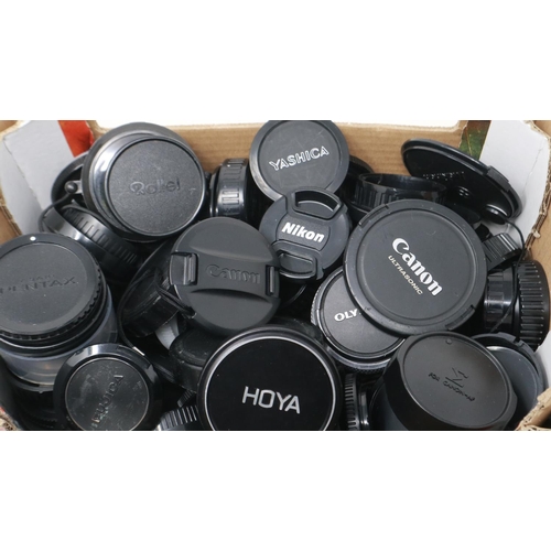 387 - Large quantity of lens caps including Canon, Minolta & Yashica. P&P Group 1 (£14+VAT for the first l... 