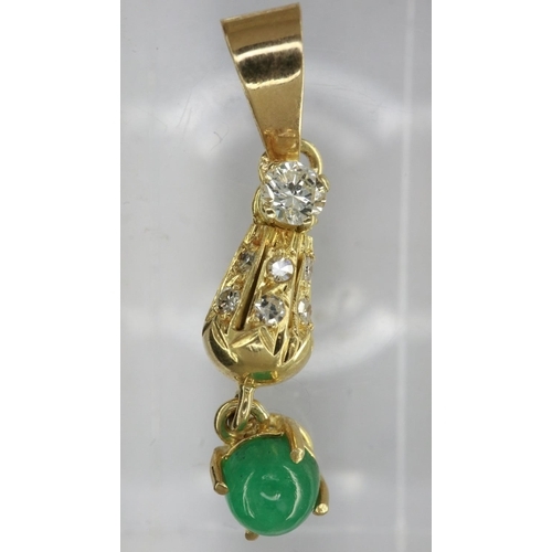 23 - 18ct gold pendant set with diamonds and an emerald cabochon, H: 30 mm, 2.2g. UK P&P Group 0 (£6+VAT ... 