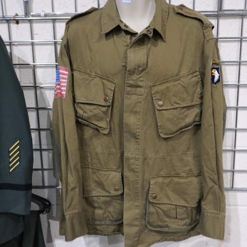 2122 - An American post-war tunic, with Airborne embroidered patch, sized 46R. UK P&P Group 2 (£20+VAT for ... 