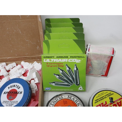 2035 - A quantity of CO2 cartridges, .177 and .22 cal pellets and chalk targets. UK P&P Group 2 (£20+VAT fo... 