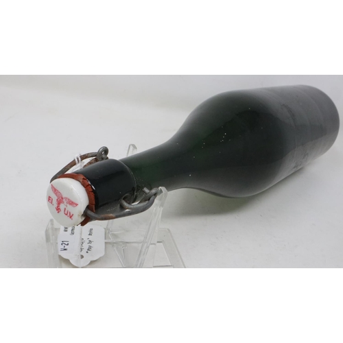 2043 - WW2 German Luftwaffe beer bottle with stamped pot stopper. UK P&P Group 2 (£20+VAT for the first lot... 