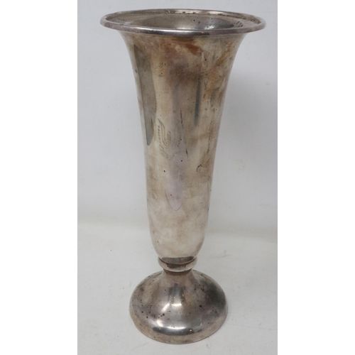 2071 - 1962 dated military stamped table vase, engraved with the Special Air Service (SAS) winged dagger ba... 