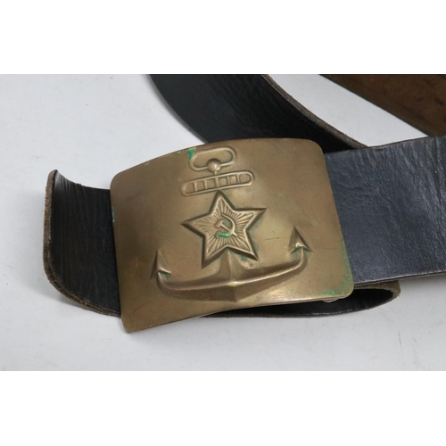 2087 - Soviet Russian Naval commanders visor cap and belt, with a further Bulgarian (Soviet States) cap (3)... 