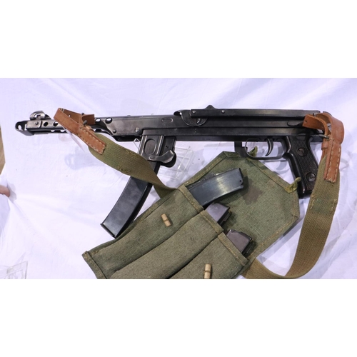 2135 - Soviet PPS-43 with four magazines, pouch and 18 inert rounds, moving bolt, with deactivation certifi... 