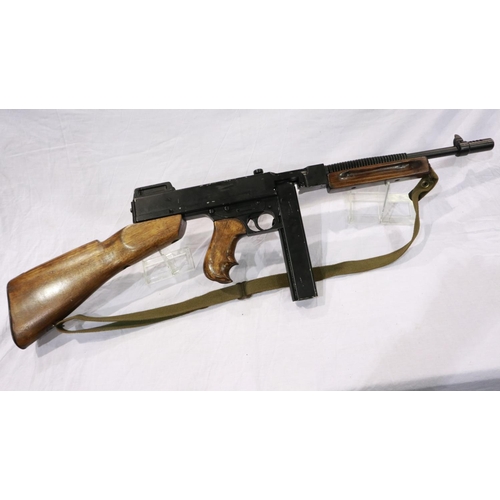 2136 - Thompson submachine gun (Tommy Gun), full moving bolt, with deactivation certificate 29/06/2022. UK ... 