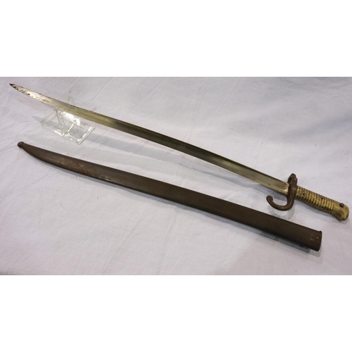 2144 - A French 19th century M1866 chassepot sword bayonet with hooked quillon and metal scabbard, dated 18... 