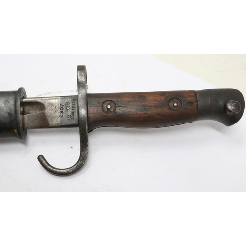 2147 - A British M1907 sword bayonet with hooked quillon, dated 1909, maker Sanderson. Unit marking on the ... 