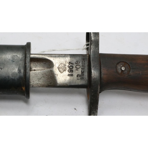 2147 - A British M1907 sword bayonet with hooked quillon, dated 1909, maker Sanderson. Unit marking on the ... 