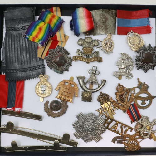 2154 - A collection of military ribbons and cap badges, WWI and later. UK P&P Group 1 (£16+VAT for the firs... 