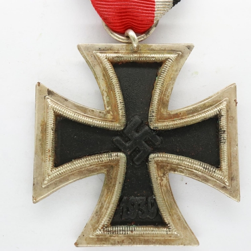 2196 - WWII German Iron Cross 2nd class, of 3-part construction with an iron core. UK P&P Group 1 (£16+VAT ... 