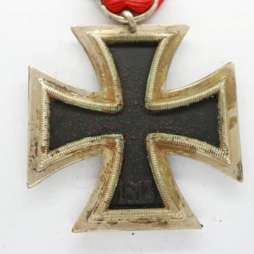 2196 - WWII German Iron Cross 2nd class, of 3-part construction with an iron core. UK P&P Group 1 (£16+VAT ... 