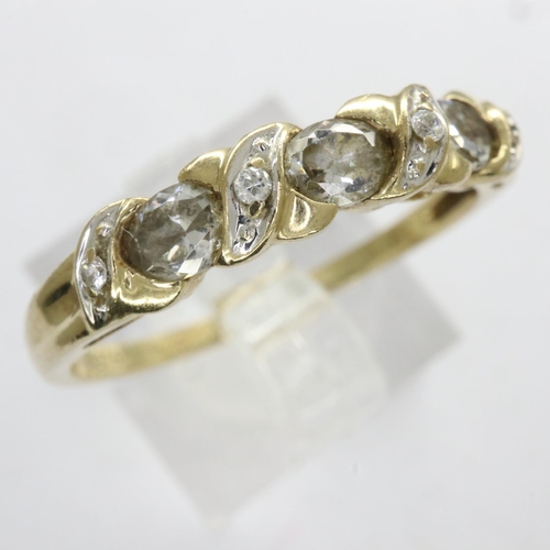 47 - 9ct gold ring set with cubic zirconia, size S, 2.1g. UK P&P Group 0 (£6+VAT for the first lot and £1... 