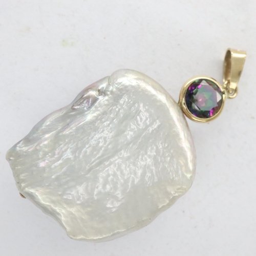 79A - 14ct gold baroque pendant set with mystic topaz, L: 34 mm, 4.8g. UK P&P Group 0 (£6+VAT for the firs... 