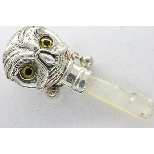 143 - Sterling silver owl form baby rattle with mother of pearl handle, H: 75 mm. UK P&P Group 1 (£16+VAT ... 