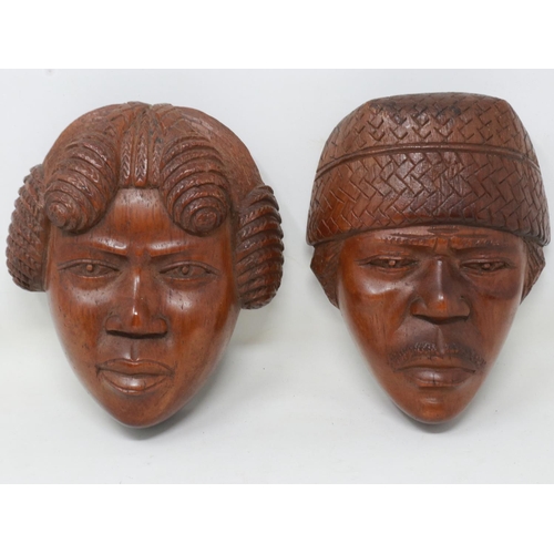 271 - Two 20th century Madagascan Rosewood carvings signed Atandroy Ramamonjisoa. UK P&P Group 1 (£16+VAT ... 