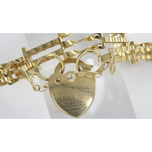 79C - 9ct gold gate bracelet with padlock clasp, 2.6g. UK P&P Group 0 (£6+VAT for the first lot and £1+VAT... 