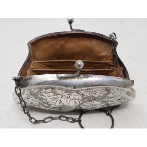 97B - Hallmarked silver coin purse, 53g. UK P&P Group 1 (£16+VAT for the first lot and £2+VAT for subseque... 