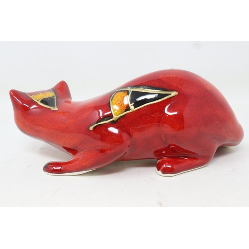 207 - Anita Harris cat, signed in gold, no cracks or chips, L: 15 cm. UK P&P Group 1 (£16+VAT for the firs... 