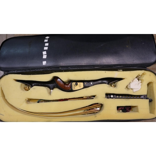 2033A - Marksman HG1 bow, within a fitted case. UK P&P Group 3 (£30+VAT for the first lot and £8+VAT for sub... 