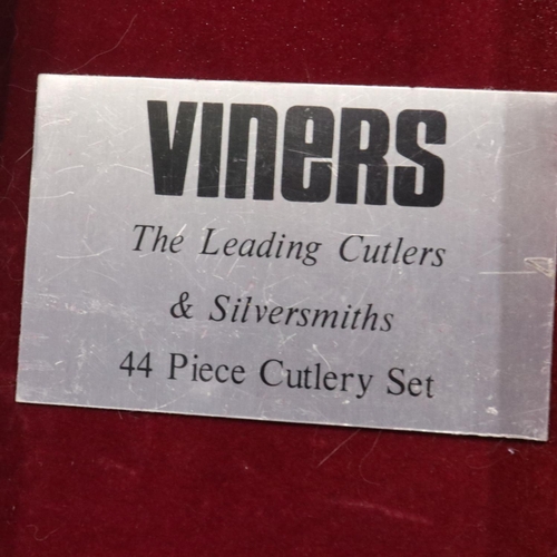 263 - Viners forty four piece canteen of cutlery in the Kings pattern. Not available for in-house P&P