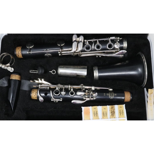 287 - Buffet Crampon & Cie Paris clarinet in a fitted case. UK P&P Group 2 (£20+VAT for the first lot and ... 