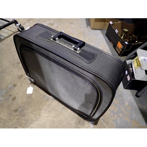 1351 - Lightweight suitcase by Leeds. Not available for in-house P&P