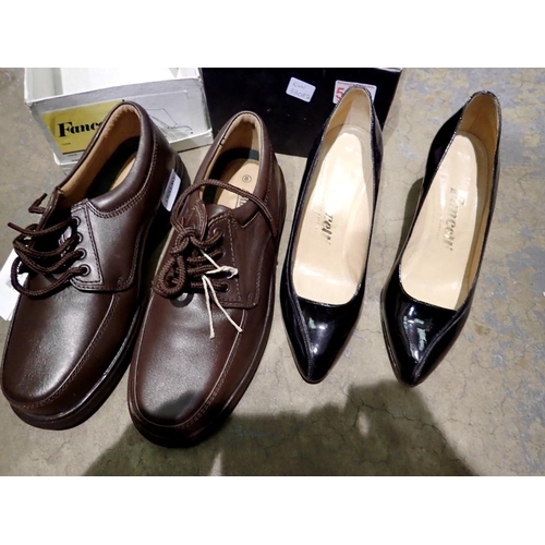 1352 - Two pairs of unused shoes, ladies and gents, sizes 8 and 7. Not available for in-house P&P