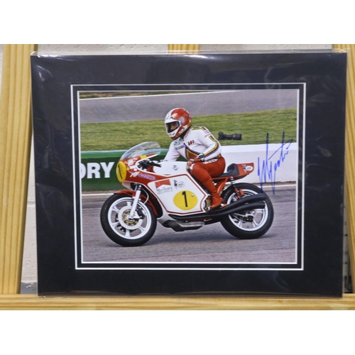 303 - Signed motorcycle press photograph, Giacomo Agostini, 25 x 20 cm. UK P&P Group 1 (£16+VAT for the fi... 