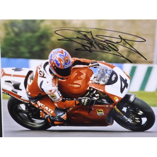 304 - Signed motorcycle press photograph, Carl Fogarty, 25 x 20 cm. UK P&P Group 1 (£16+VAT for the first ... 